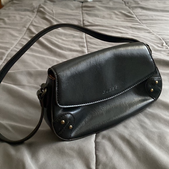 Black leather Guess shoulder bag - Picture 2 of 2